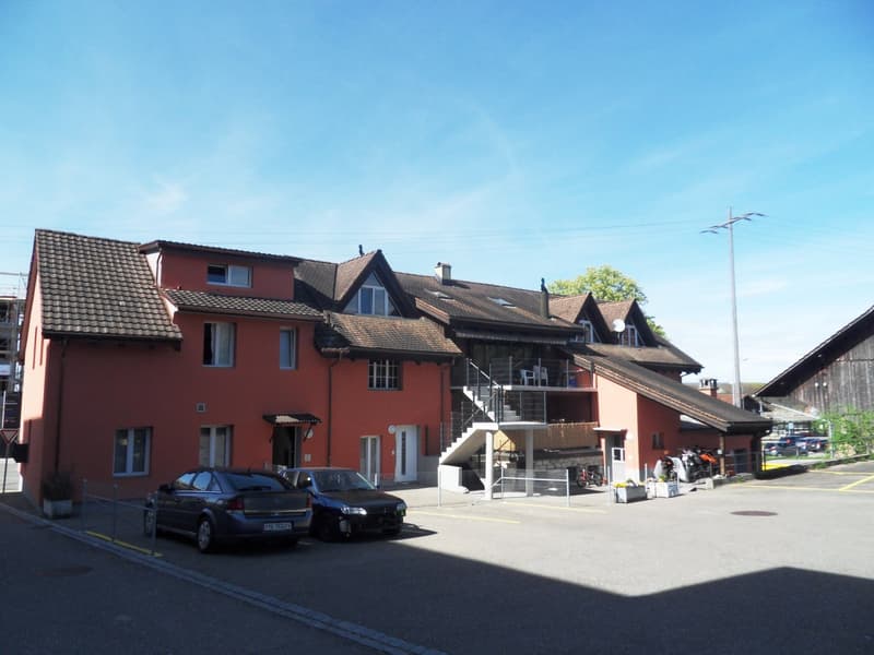 Parkplatz gesucht? Wir haben 5 freie Plätze in Islikon! (1)