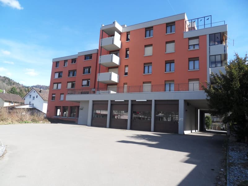 Helle und gemütliche 2.5-Zimmer-Wohnung mit einladender Terrasse (1)