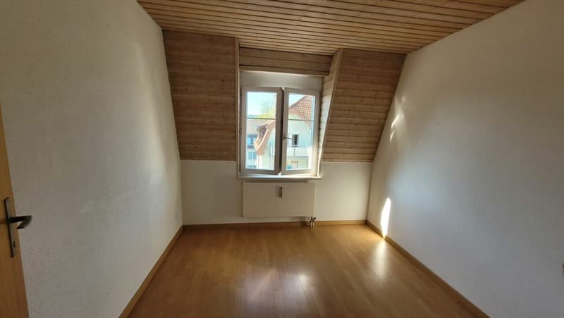 Helle und schöne 4.5-Zimmer-Dachwohnung (4)