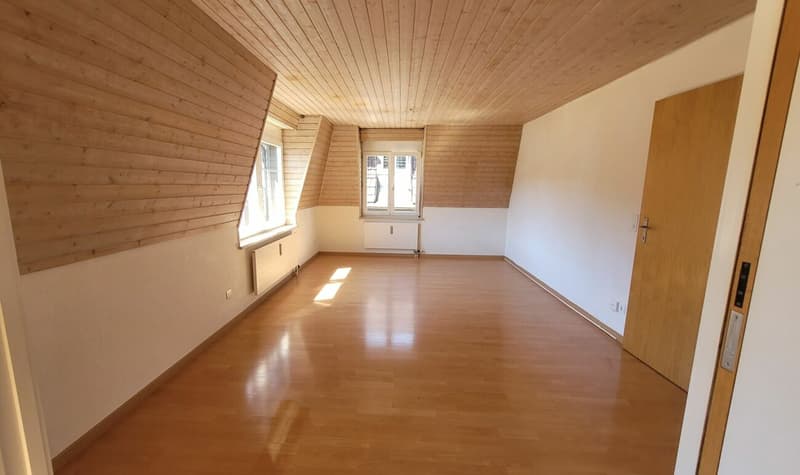 Helle und schöne 4.5-Zimmer-Dachwohnung (3)