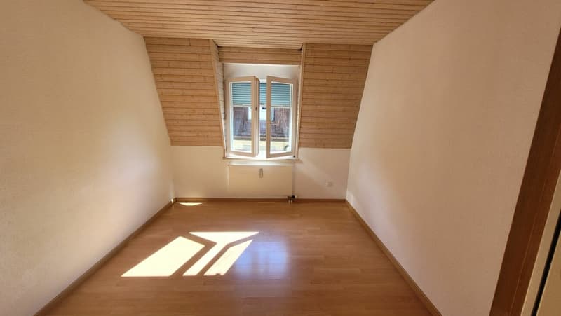 Helle und schöne 4.5-Zimmer-Dachwohnung (5)