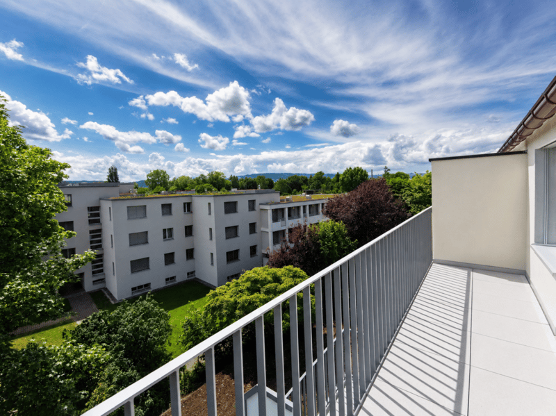 Frisch renovierte Dachwohnung nach umfassender Liegenschaftssanierung (10)