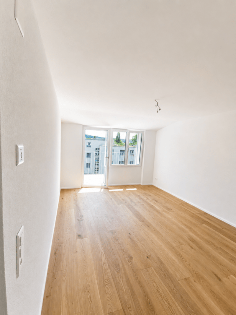Frisch renovierte Dachwohnung nach umfassender Liegenschaftssanierung (5)