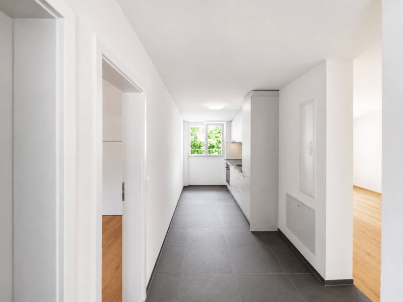 Frisch renovierte Dachwohnung nach umfassender Liegenschaftssanierung (3)