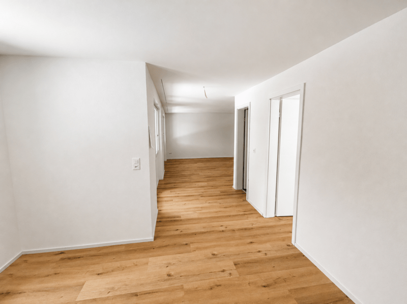 Neu renovierte 2.5-Zimmer-Wohnung mit privatem Sitzplatz (6)