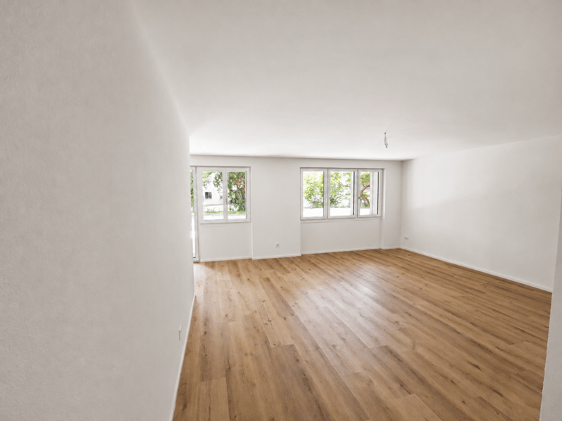 Neu renovierte 2.5-Zimmer-Wohnung mit privatem Sitzplatz (3)