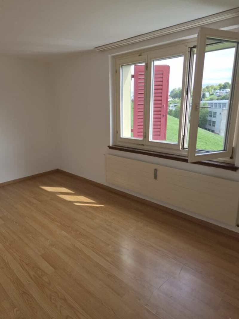 grosse 4 Zimmerwohnung (12)