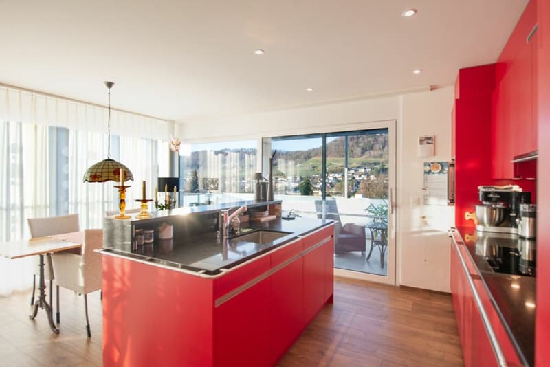 Moderne 4.5-Zimmer-Wohnung mit grossem Balkon - nur wenige Schritte vom Bahnhof (5)