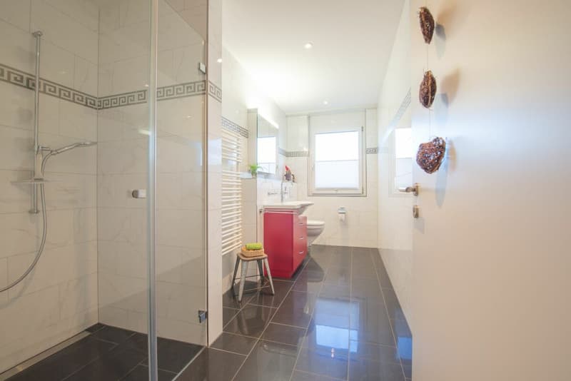 Moderne 4.5-Zimmer-Wohnung mit grossem Balkon - nur wenige Schritte vom Bahnhof (13)