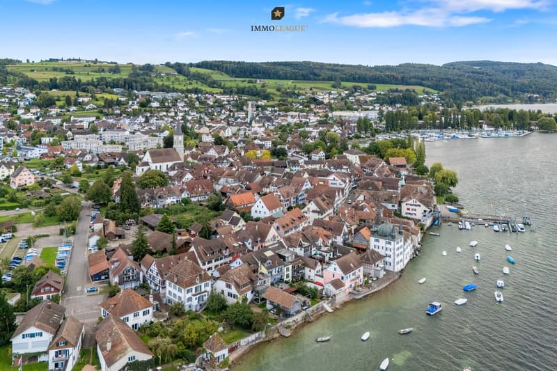 Dieses schöne Riegelhaus aus dem 16. Jahrhundert zählt zu den ältesten Gebäuden Steckborns und liegt in begehrter Seenähe.