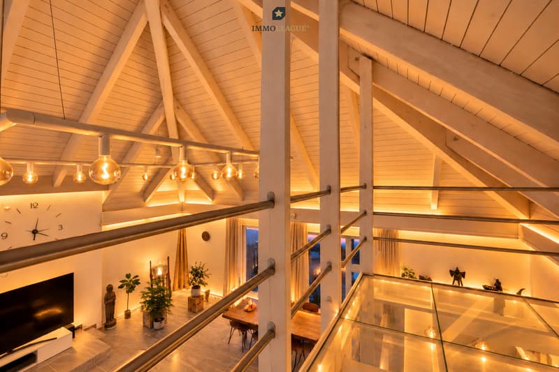 Exklusive Galerie mit beeindruckendem Panzerglasboden, lichtdurchflutetem Raumgefühl und einzigartiger Architektur