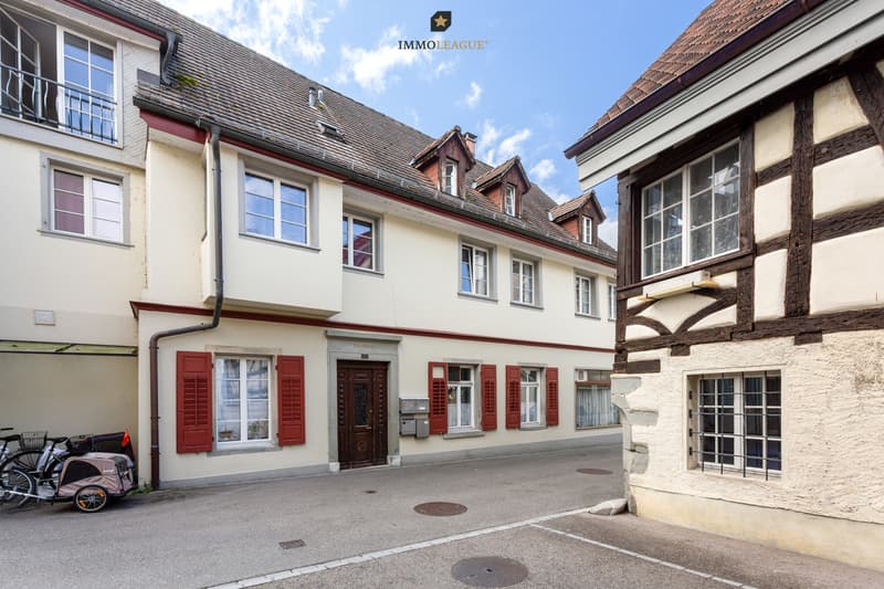 Gepflegtes Mehrfamilienhaus mit vier Einheiten.