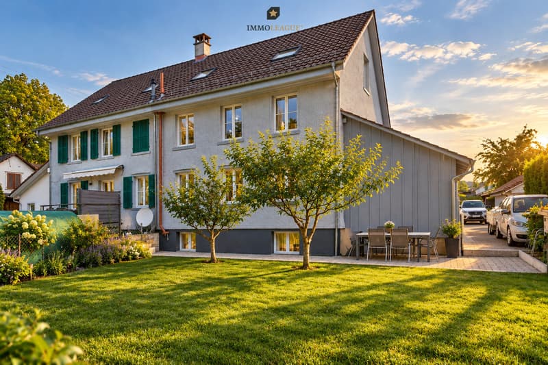 Ruhiges Wohnen in naturnaher, familienfreundlicher Umgebung: Ein gepflegtes, frisch renoviertes Zuhause mit viel Privatsphäre.