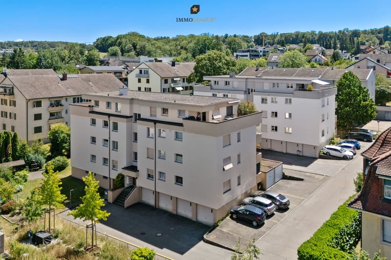 Zum Angebot gehört ein Garagenstellplatz.