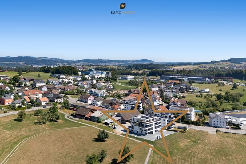 Bazenheid liegt eingebettet in die Toggenburger Hügellandschaft.Zum Einkaufen sind es nur wenige Minuten, zum ersten Wanderweg ein paar Schritte.