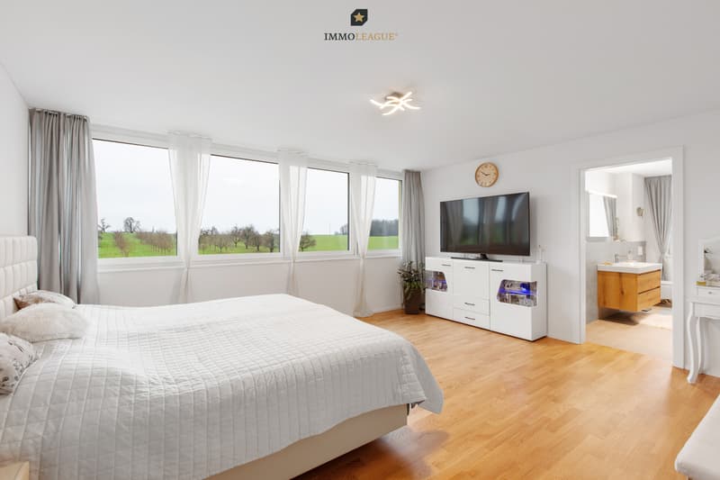 Das Master Bedroom begeistert mit Bad en Suite.