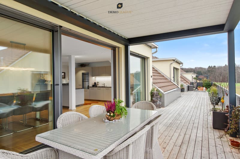 Ein besonderes Highlight ist die weitläufige Terrasse.