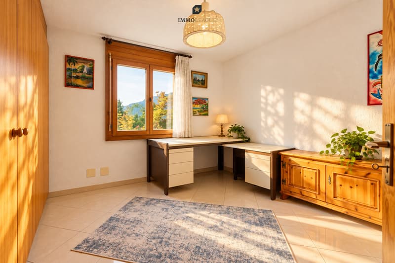 Gemütliche Zimmer, die sich so nutzen lassen, wie man sie braucht, und zwei Bäder, die jedem seinen Freiraum geben: morgens, abends und wenn Besuch da ist.