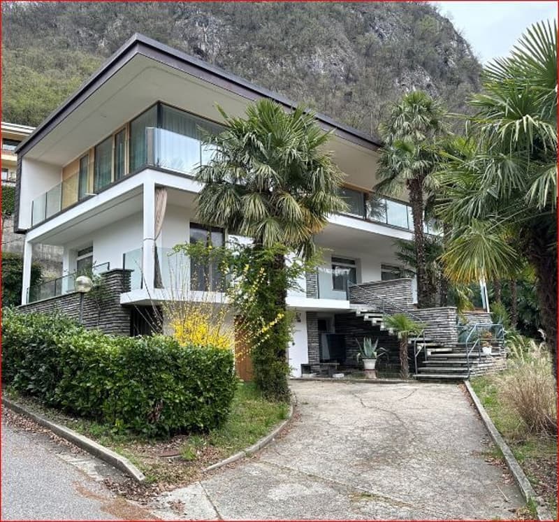 *Casa con autorimessa e terreno*