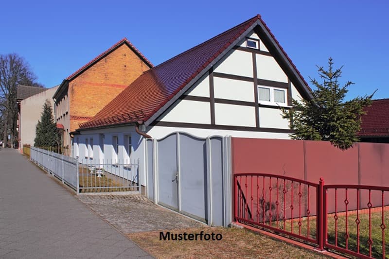 *Maison villageoise désaffectée*