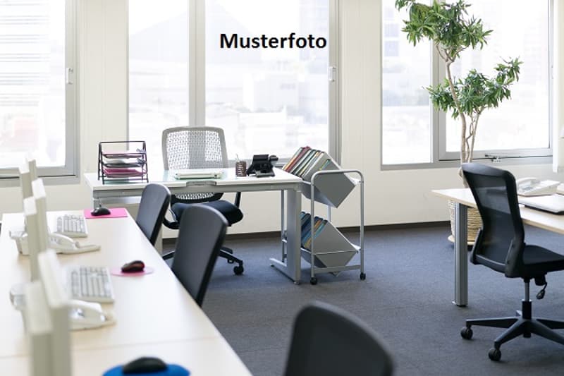 *Ufficio*