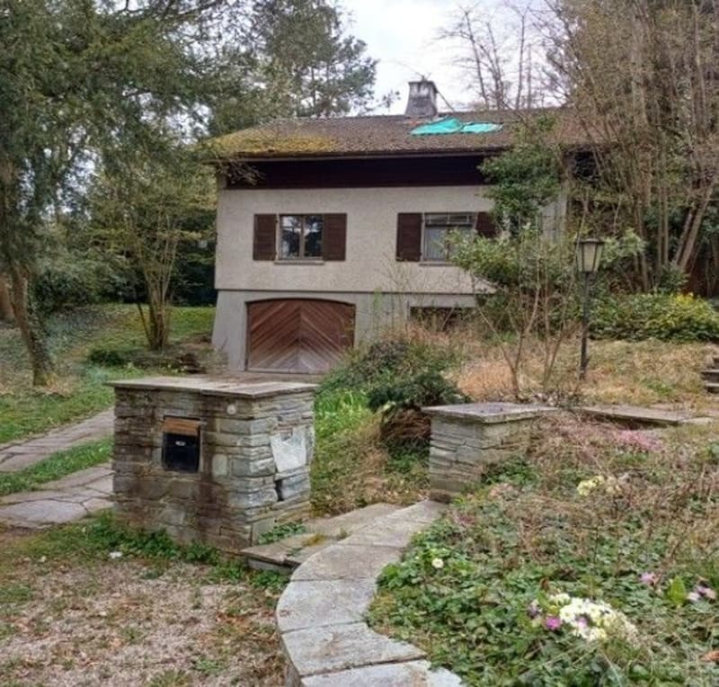*Einfamilienhaus mit Baulandreserve* (1)