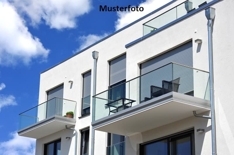 *Mehrfamilienhaus mit Imbiss-Container* (1)