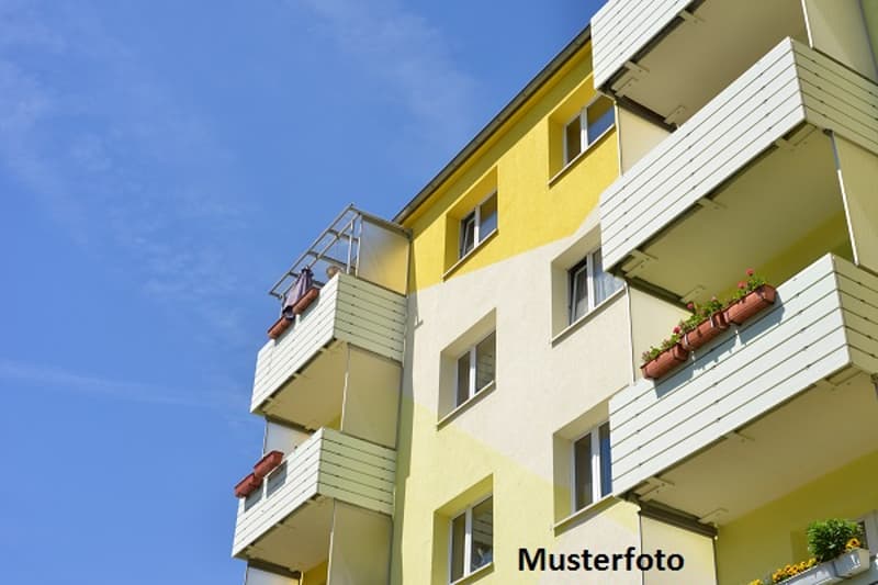 *Mehrfamilienhaus mit Imbiss-Container* (1)