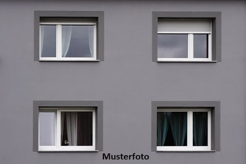 *Mehrfamilienhaus mit Imbiss-Container* (1)