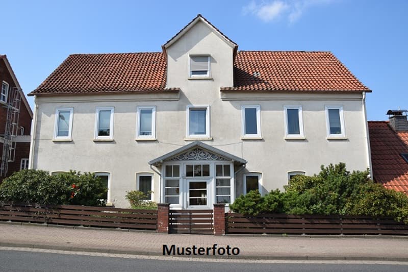 *Haus mit Einliegerwohnung* (1)