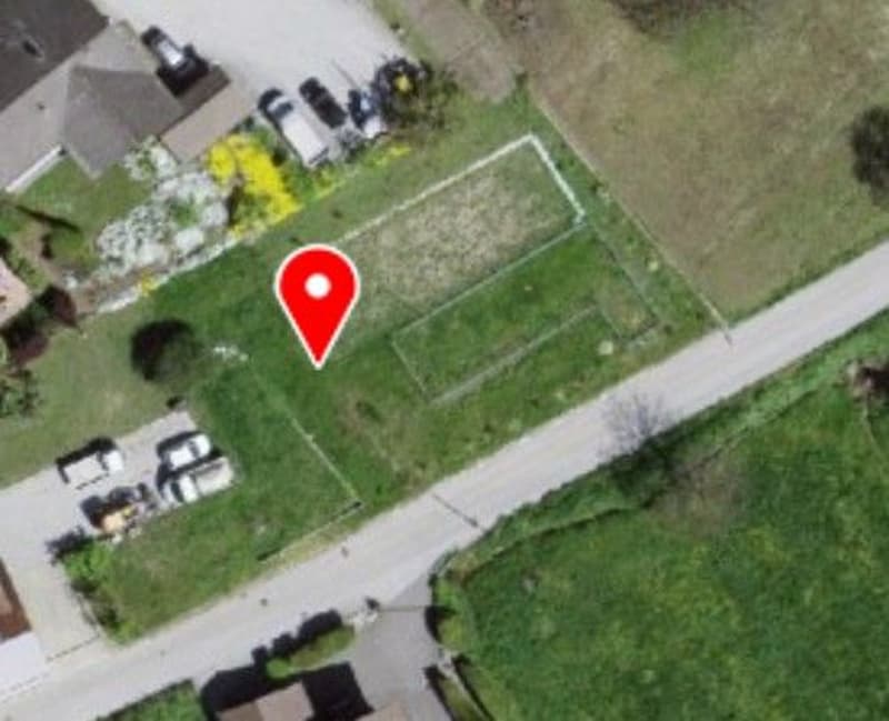 *Terrain à bâtir d'une situation excellente* (2)