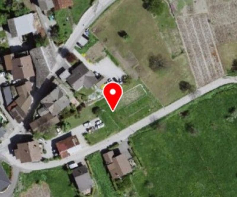 *Terrain à bâtir d'une situation excellente* (3)