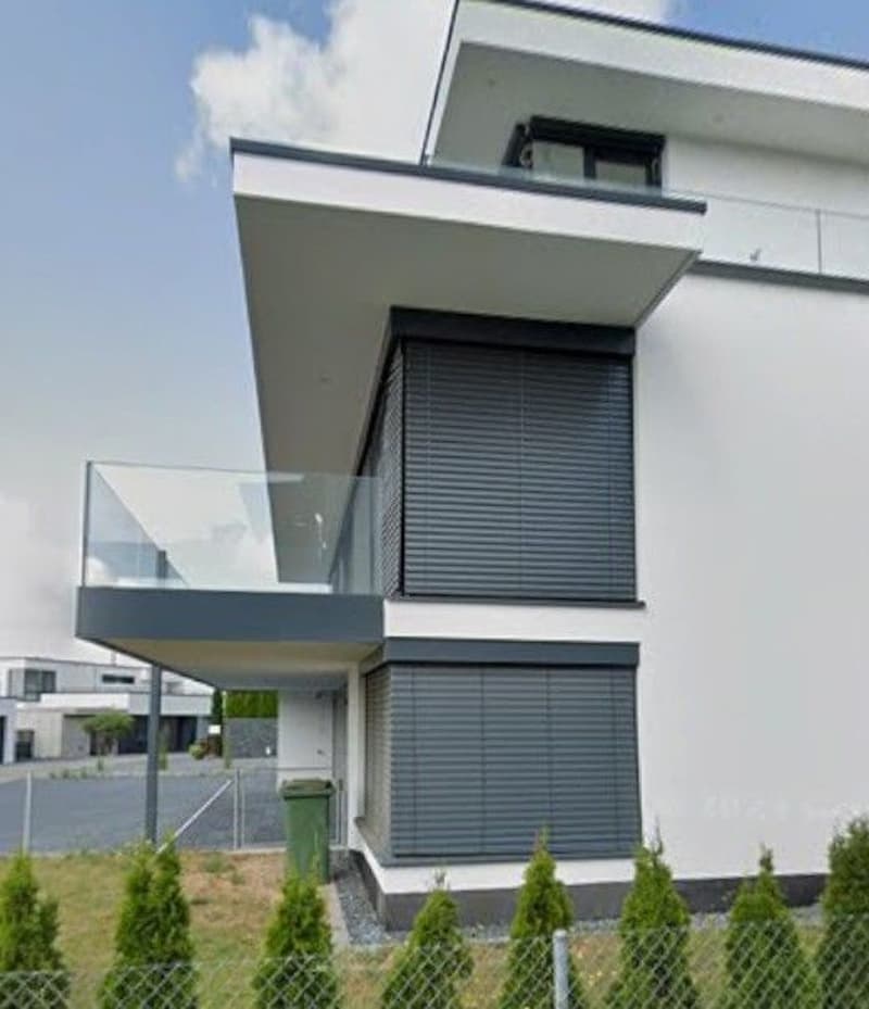 *Modernes 6,5-Zimmer-Einfamilienhaus mit Aussenschwimmbad* (7)