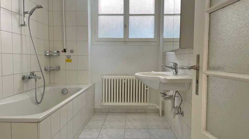 4-room apartment on the outskirts of the old town near the Rhine (ground floor left) (9)