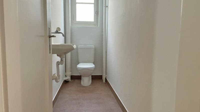4-room apartment on the outskirts of the old town near the Rhine (ground floor left) (10)