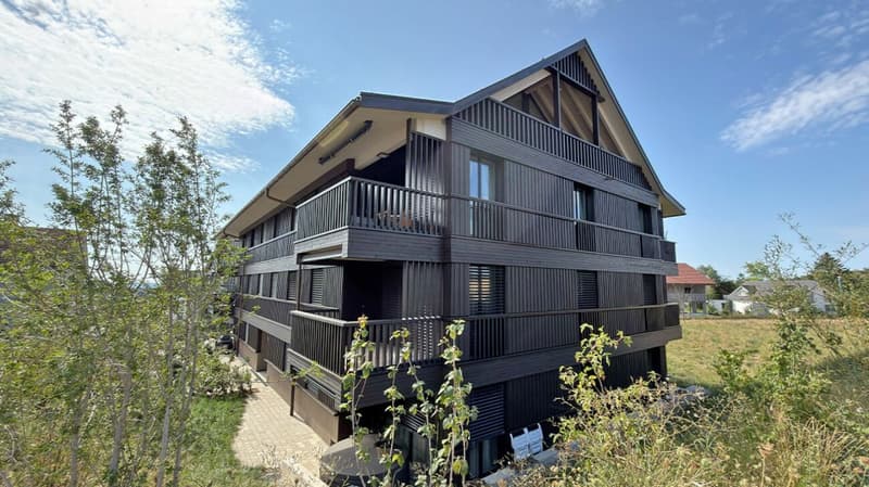 Moderne 3.5-Zimmer-Wohnung mit zwei Balkonen und herrlicher Weitsicht (1)