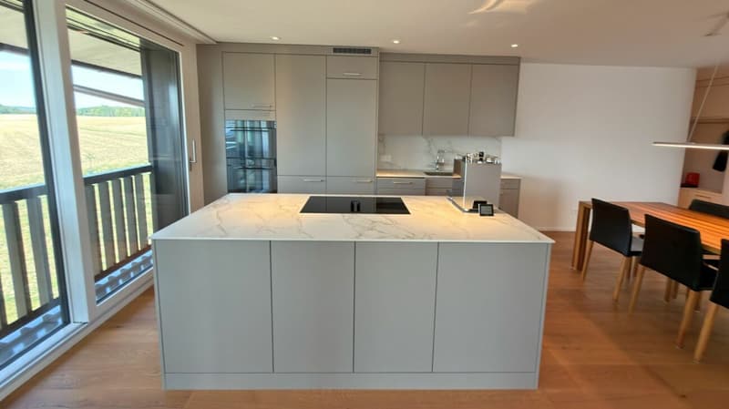 Moderne 3.5-Zimmer-Wohnung mit zwei Balkonen und herrlicher Weitsicht (6)