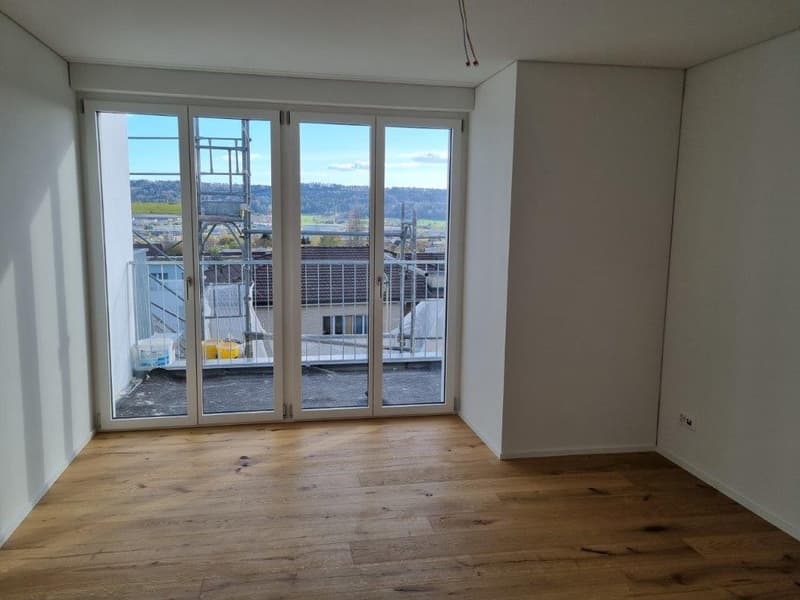 Moderne 2.5-Zimmer-Dachwohnung mit Balkon in Buchs ZH (7)