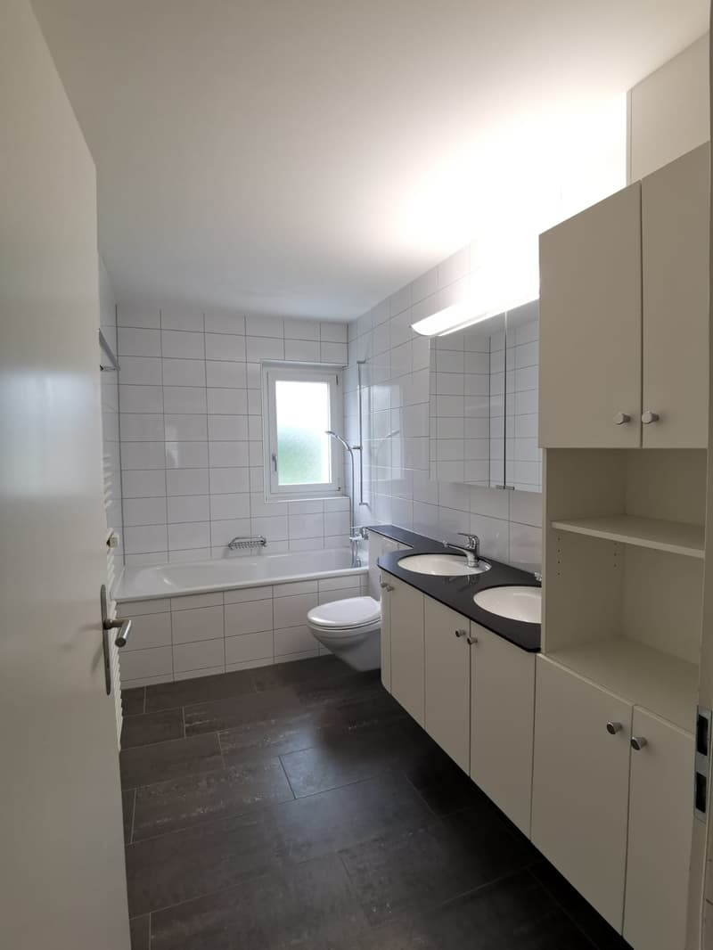 Helle 4-Zimmer-Wohnung mit teilweise Seesicht (3)