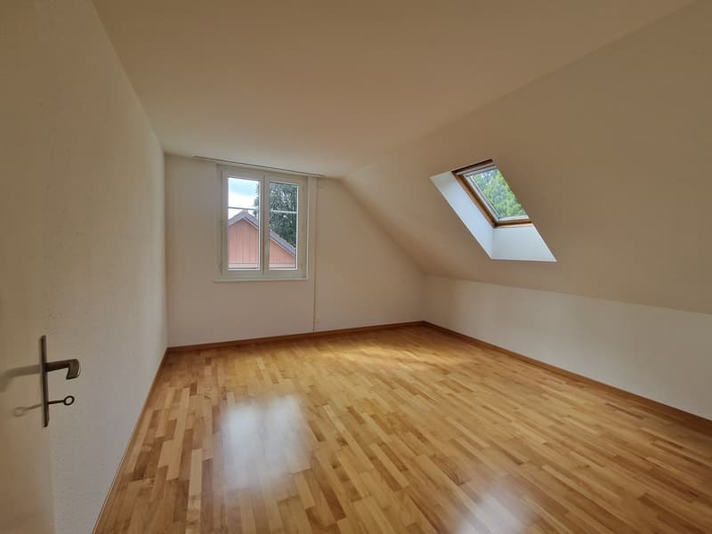 Attraktive 4-Zimmer-Wohnung mit Seesicht nahe Bahnhof Uetikon (5)
