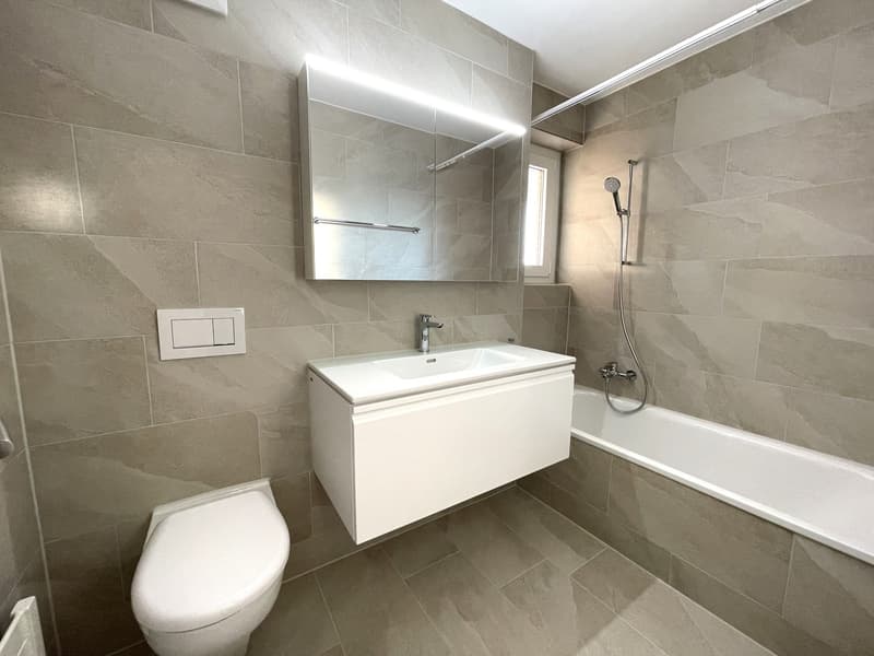 Badezimmer mit Badewanne