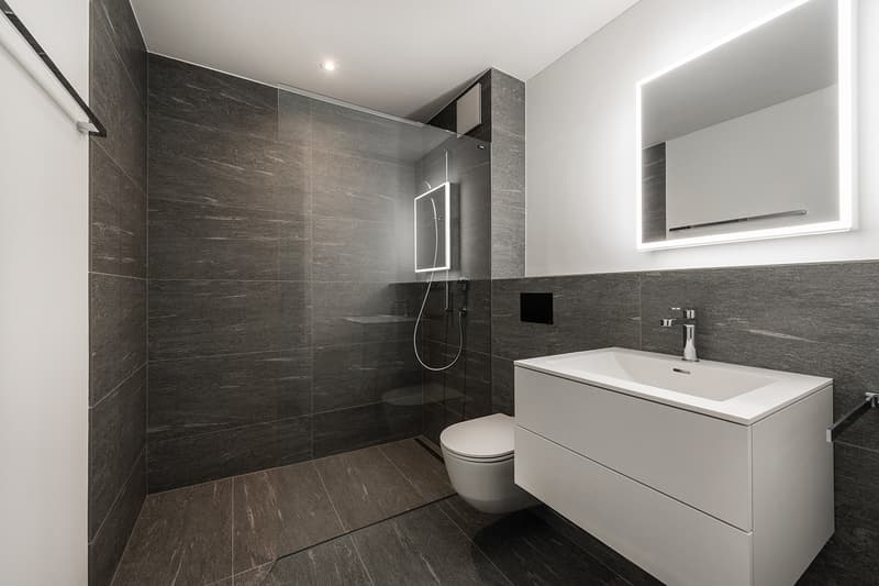 Badezimmer mit Dusche