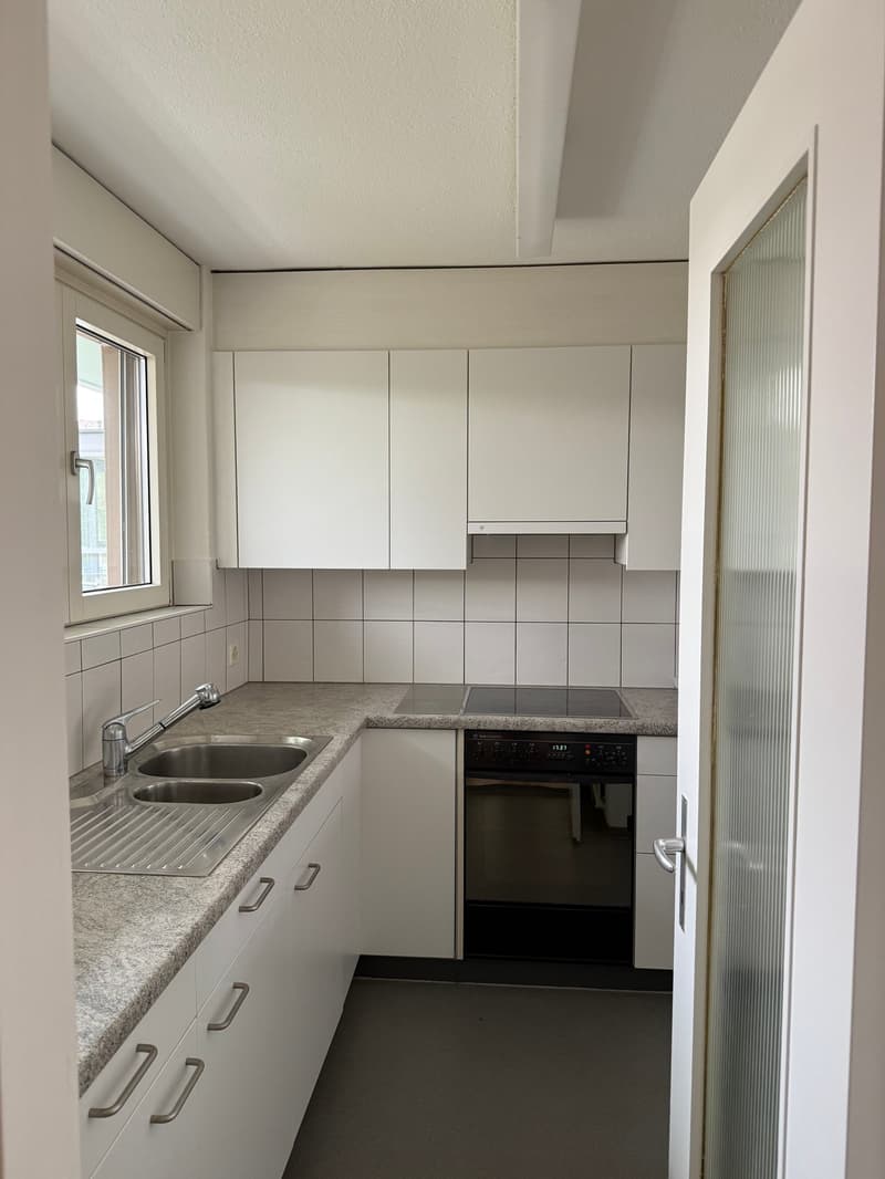 Helle 3.5-Zimmer-Wohnung mit Balkon in Birmensdorf – ab sofort verfügbar! (3)