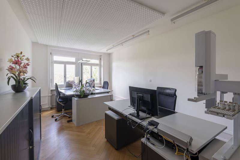 330m² Bürofläche mit Altbau-Charme im historischen "Gessnerschloss" (2)