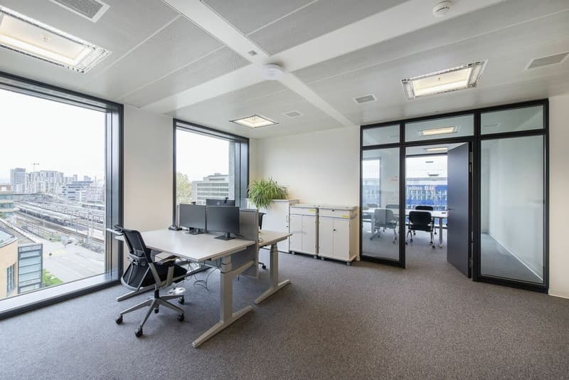 Espaces de bureau modernes prêts à être occupés directement à la gare d'Altstetten (3)