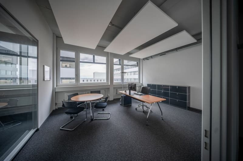 Spazio ufficio moderno nel Stücki Business Park House C (4)