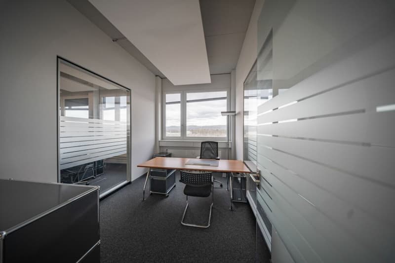 Spazio ufficio moderno nel Stücki Business Park House C (7)