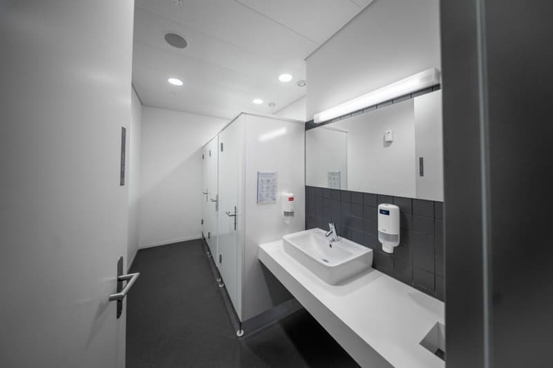 Spazio ufficio moderno nel Stücki Business Park House C (10)