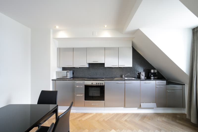Grosszügige möblierte 3.5-Zimmer-Wohnung mit Balkon in Zürich-West (6)