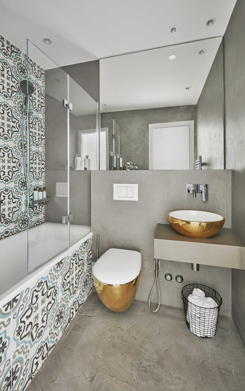 modern bathroom, large mirror, round golden sink, white ceramic toilet, bathtub, patterned walls, large shower